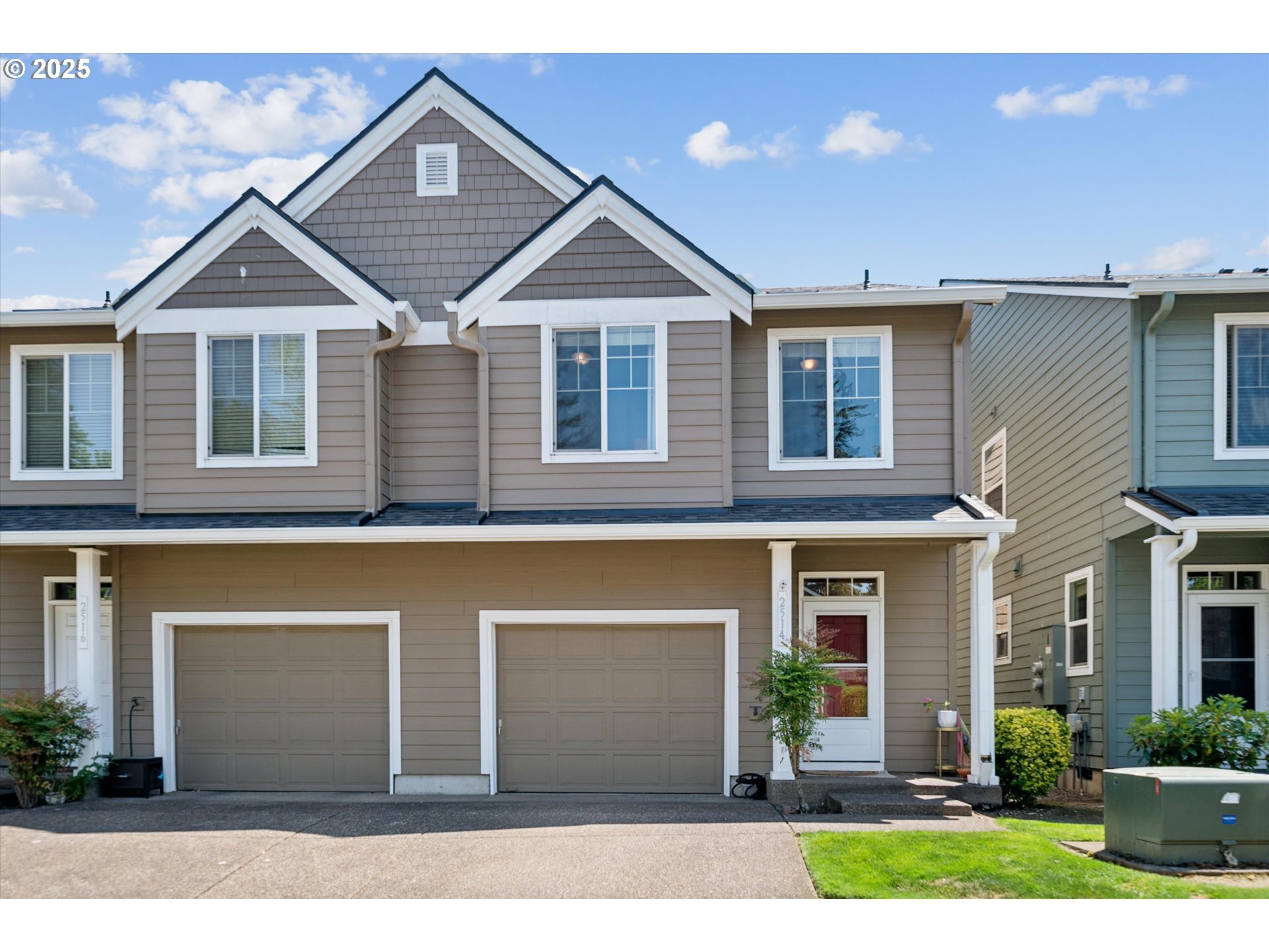 Property Photo: 2514 SE Linden Pl OR 97222