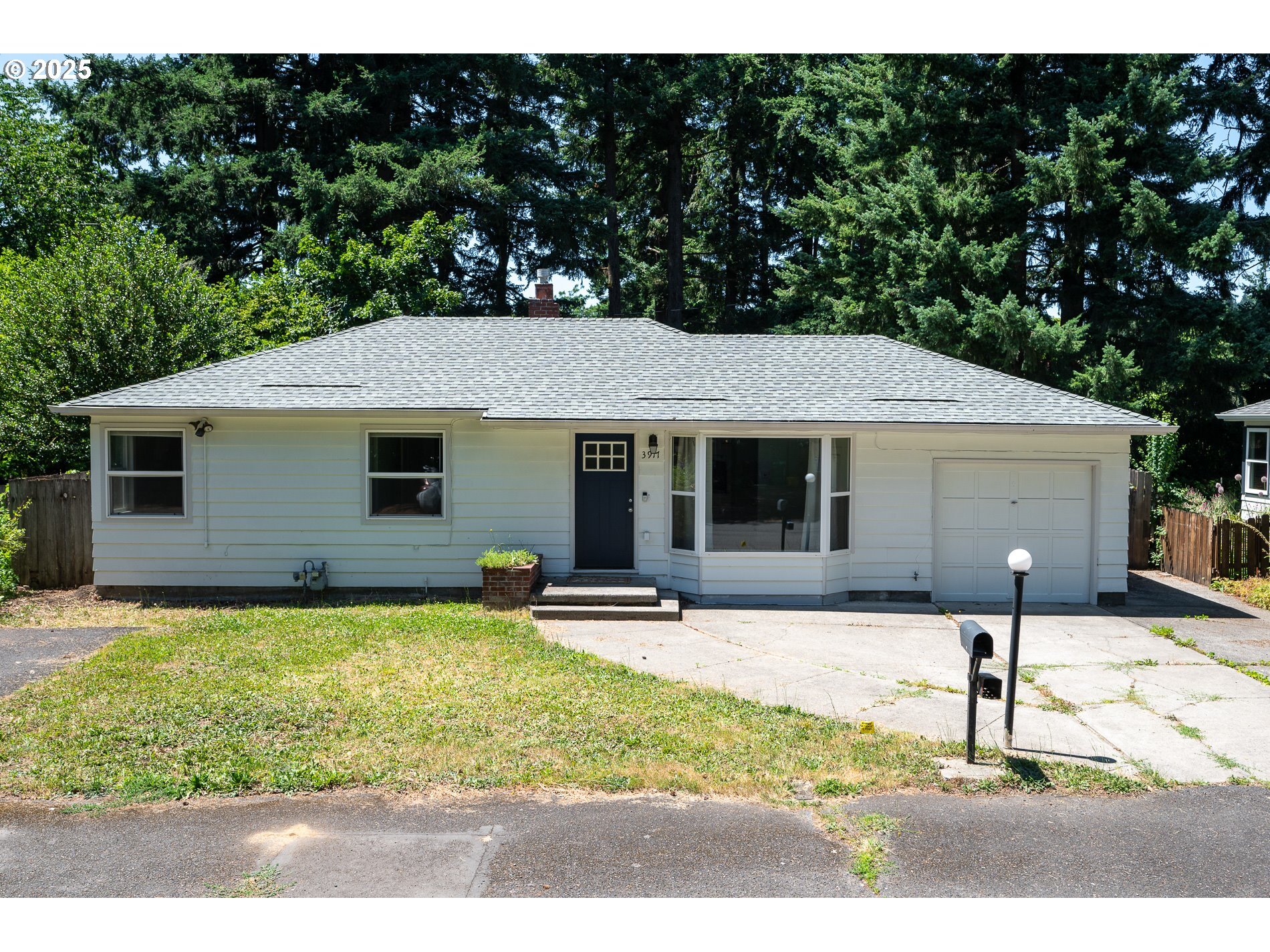 Property Photo: 3917 SE 116th Ave OR 97266