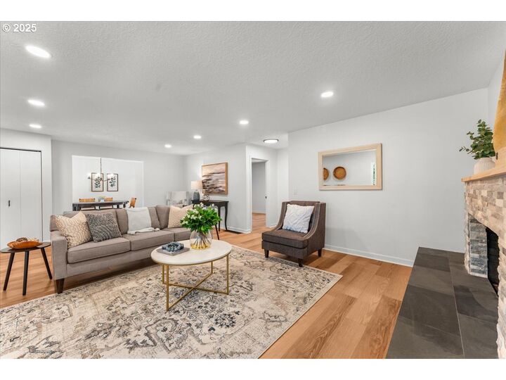 Property Photo: 7125 SE Fern Ave OR 97206