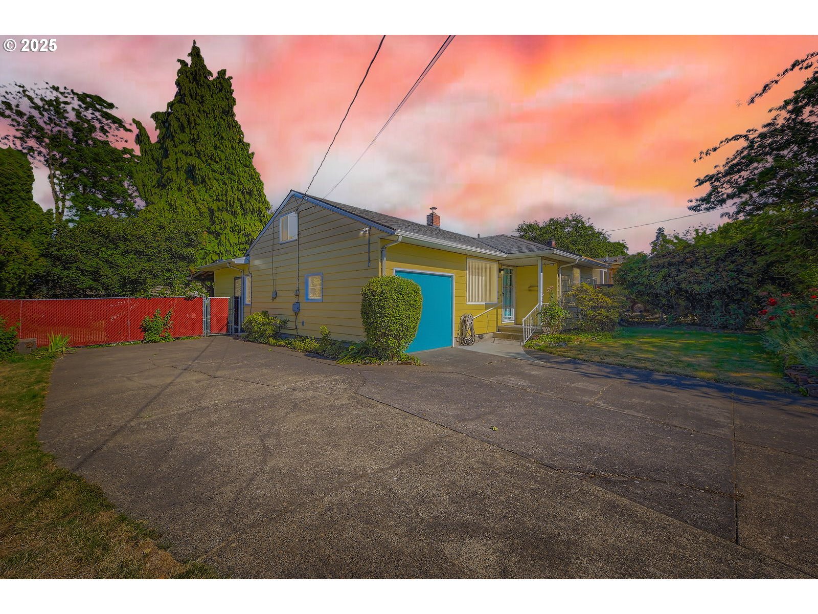 Property Photo: 9832 N Van Houten Ave OR 97203