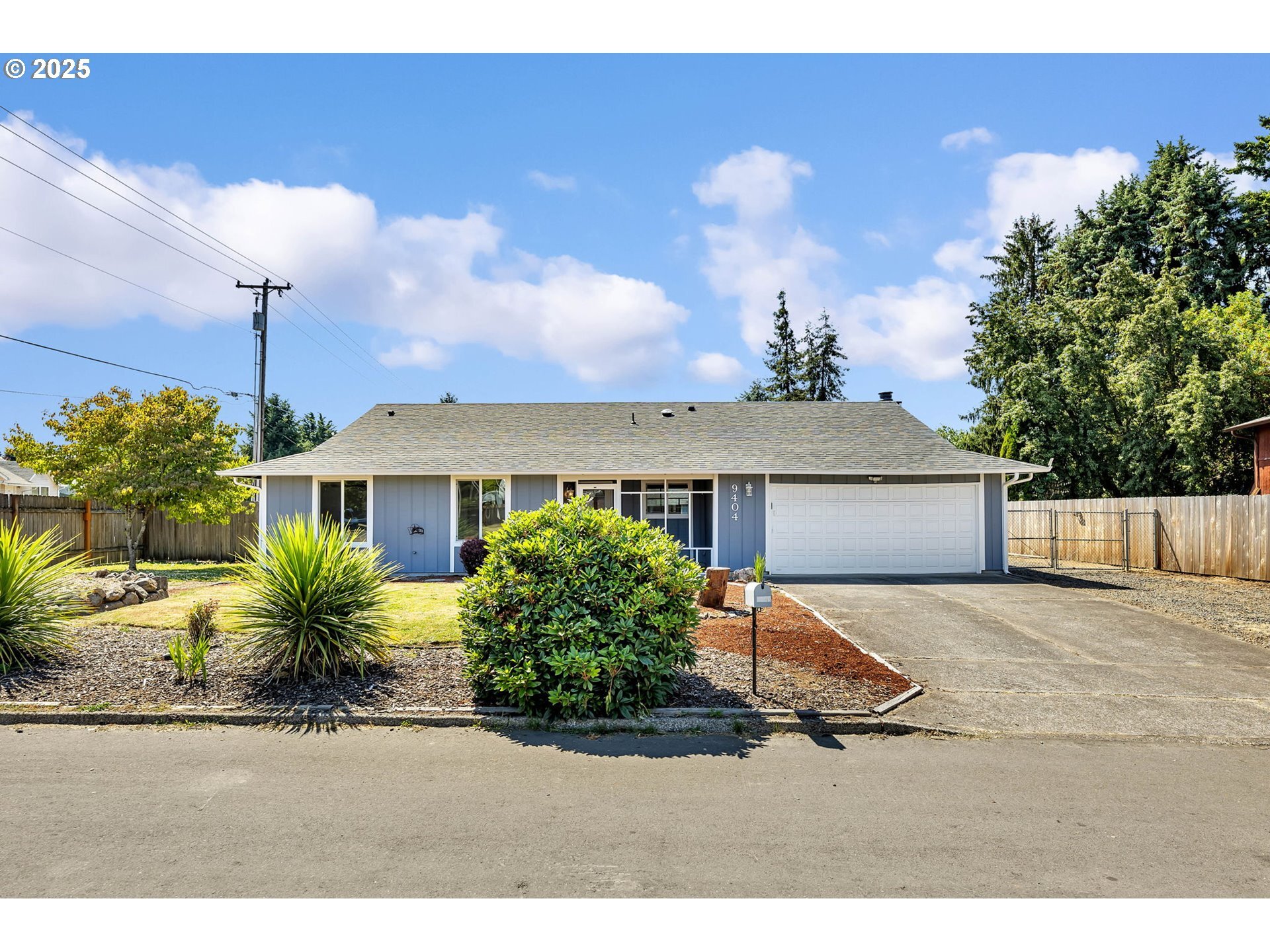 Property Photo: 9404 NW 15th Ave WA 98665