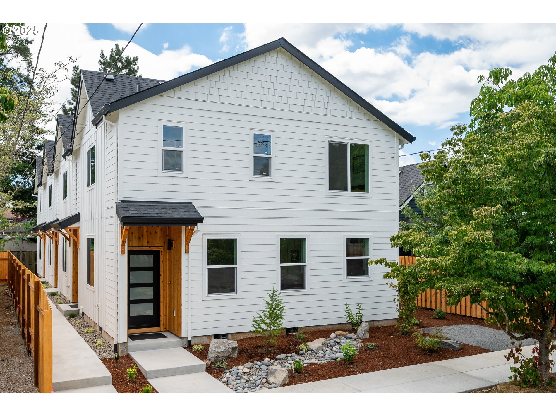 Property Photo: 8350 NE Holladay St OR 97220