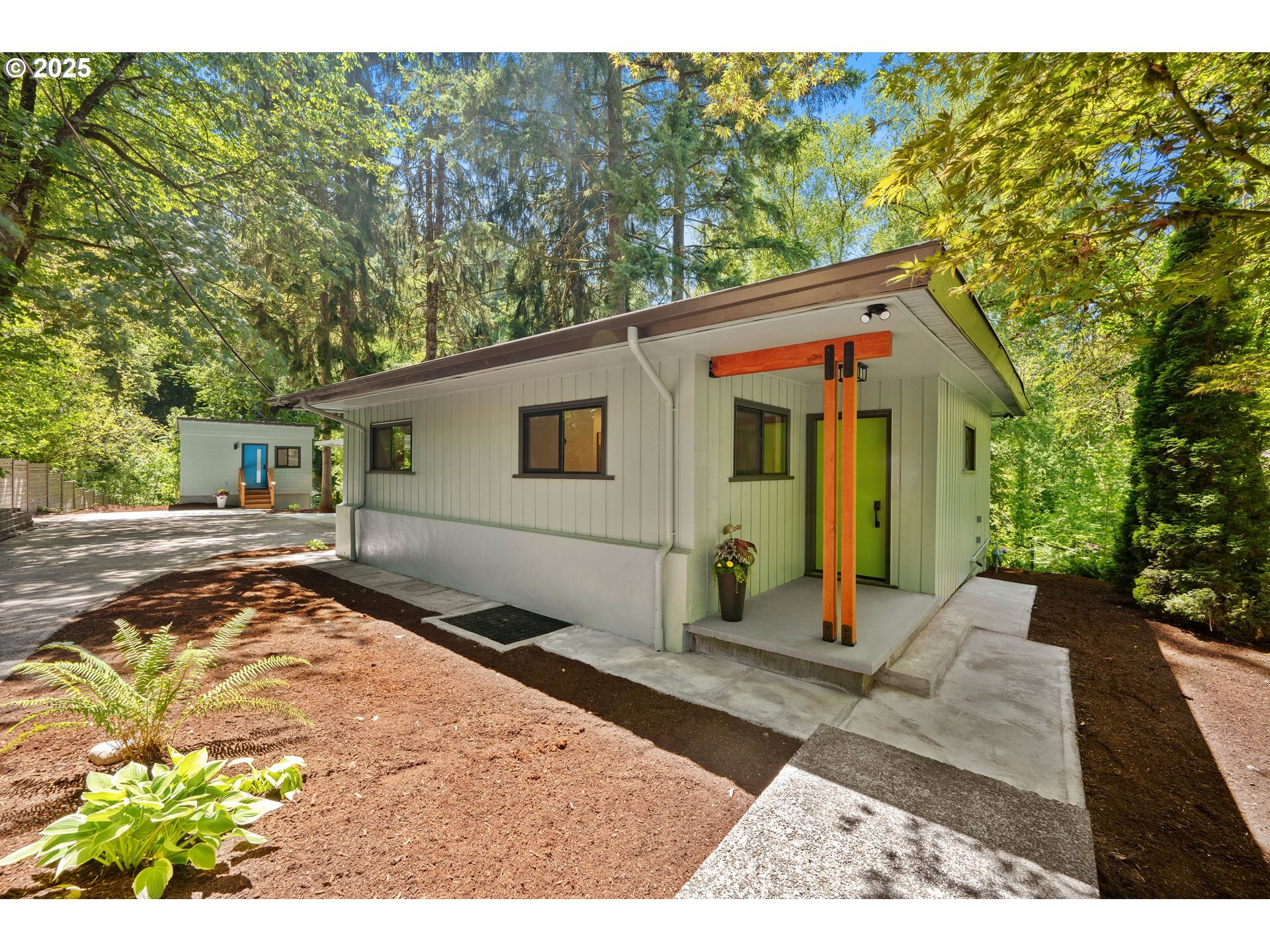 Property Photo: 5160 SW Custer St OR 97219
