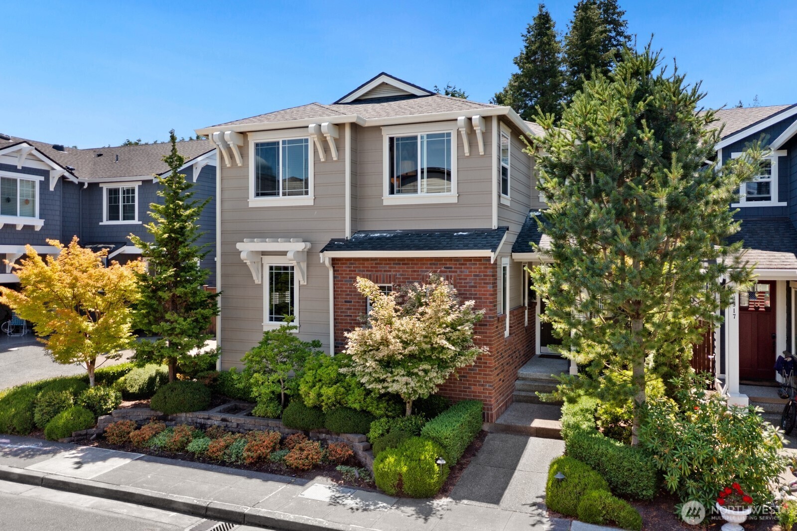Property Photo: 3913 W Briarcliff Lane WA 98199