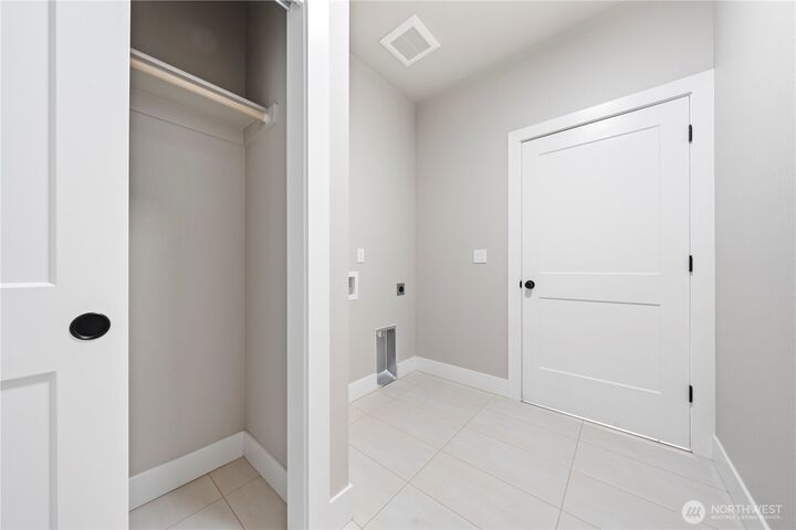 Property Photo: 1501 7th Avenue NE WA 98848