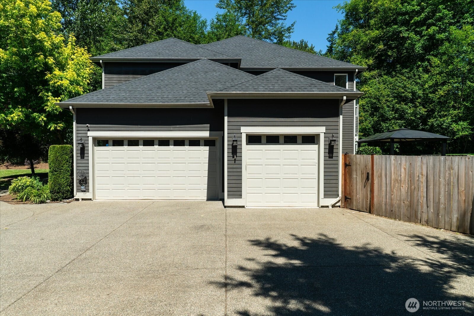Property Photo: 19735 183rd Way SE WA 98058