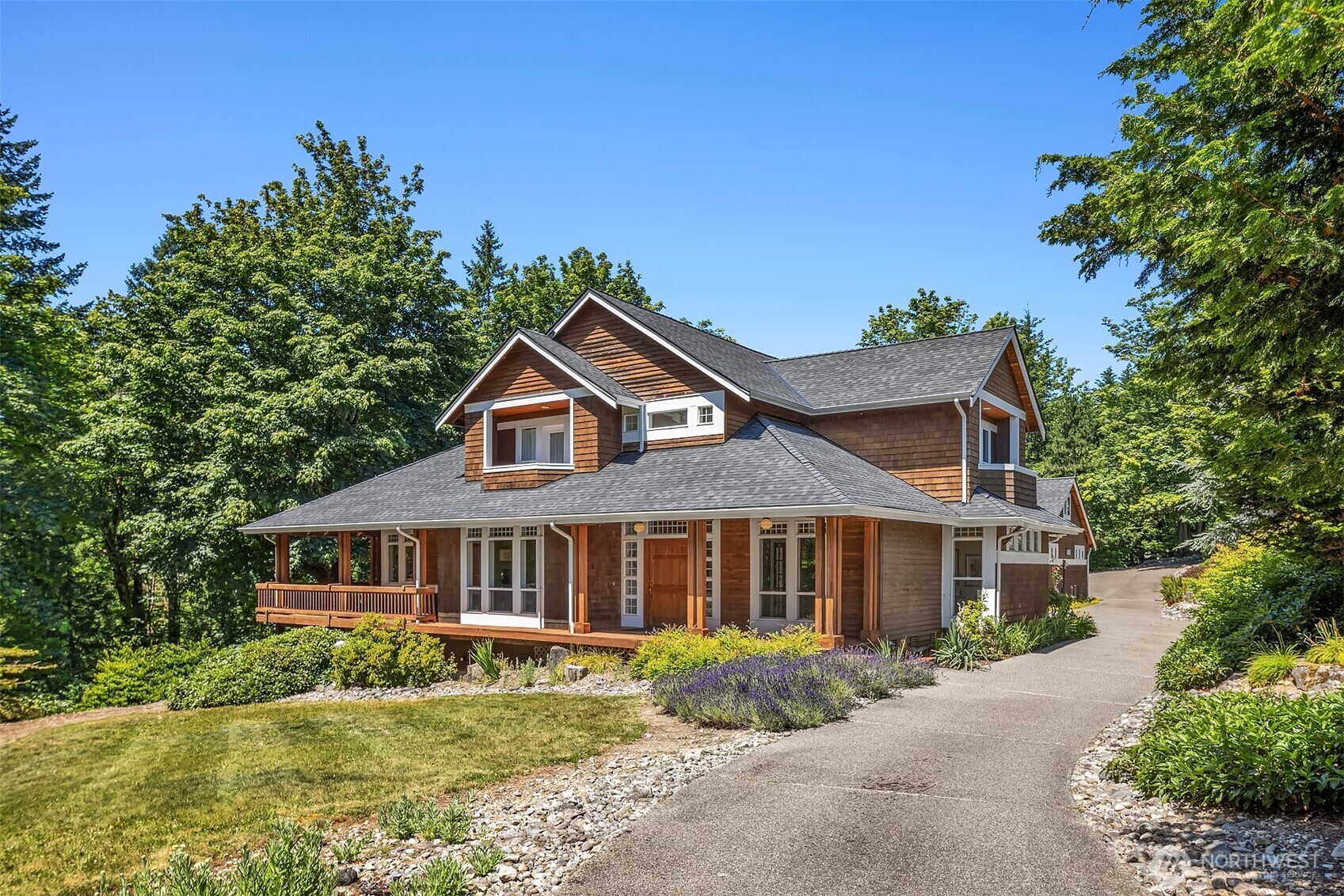 Property Photo: 17811 244th Avenue SE WA 98038