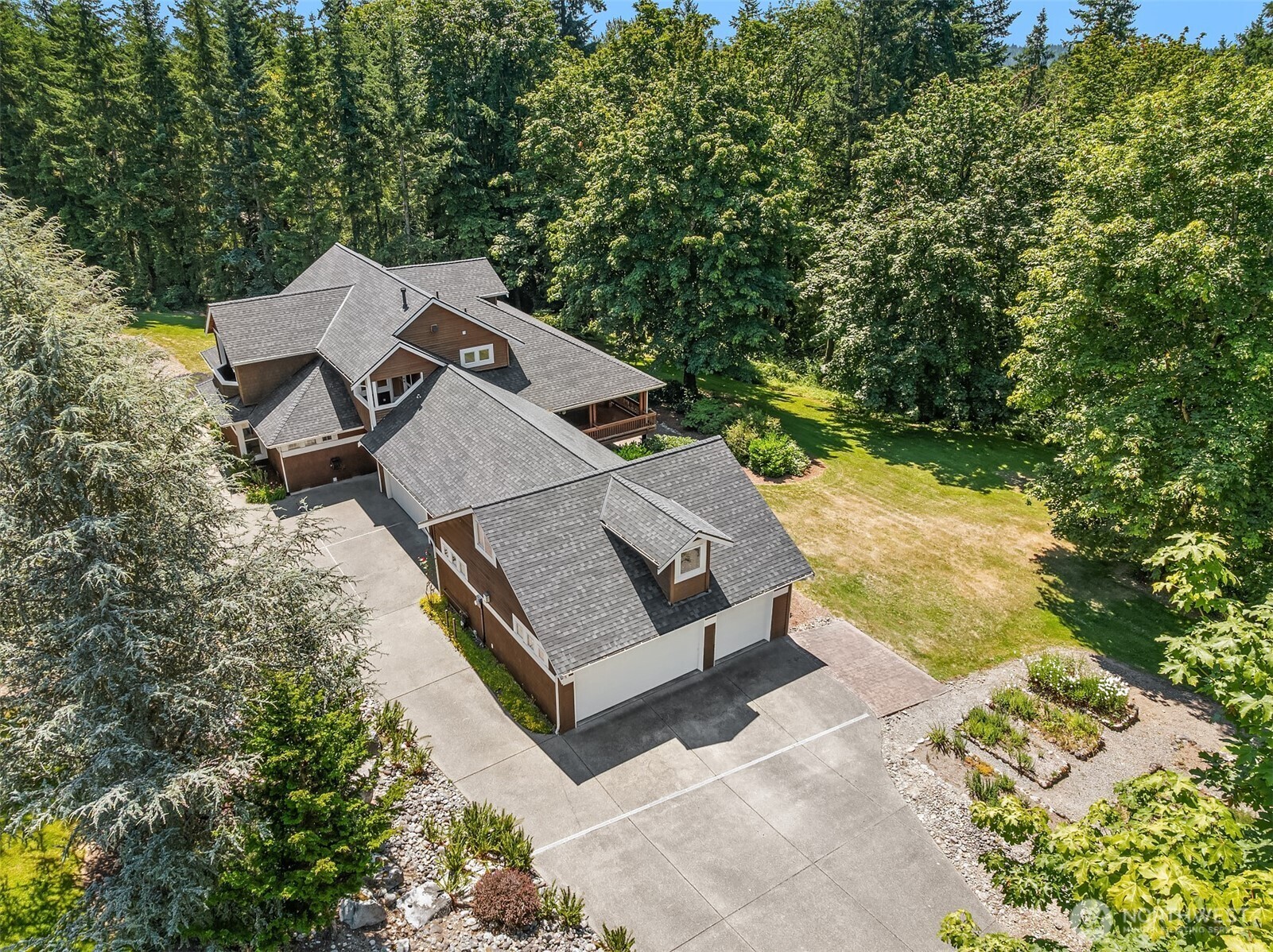 Property Photo: 17811 244th Avenue SE WA 98038