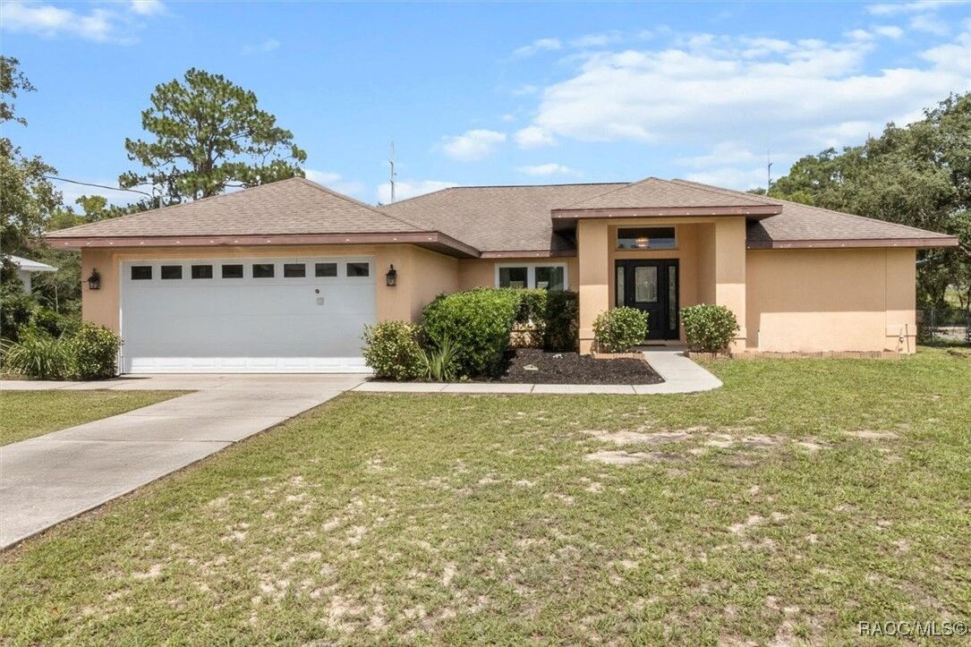 Property Photo: 1805 S Overview Drive FL 34461
