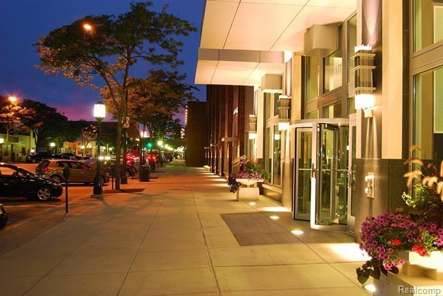 Property Photo: 411 S Old Woodward Avenue 1007 MI 48009
