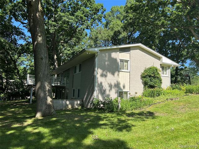 Property Photo: 4230 Wendell Road MI 48323
