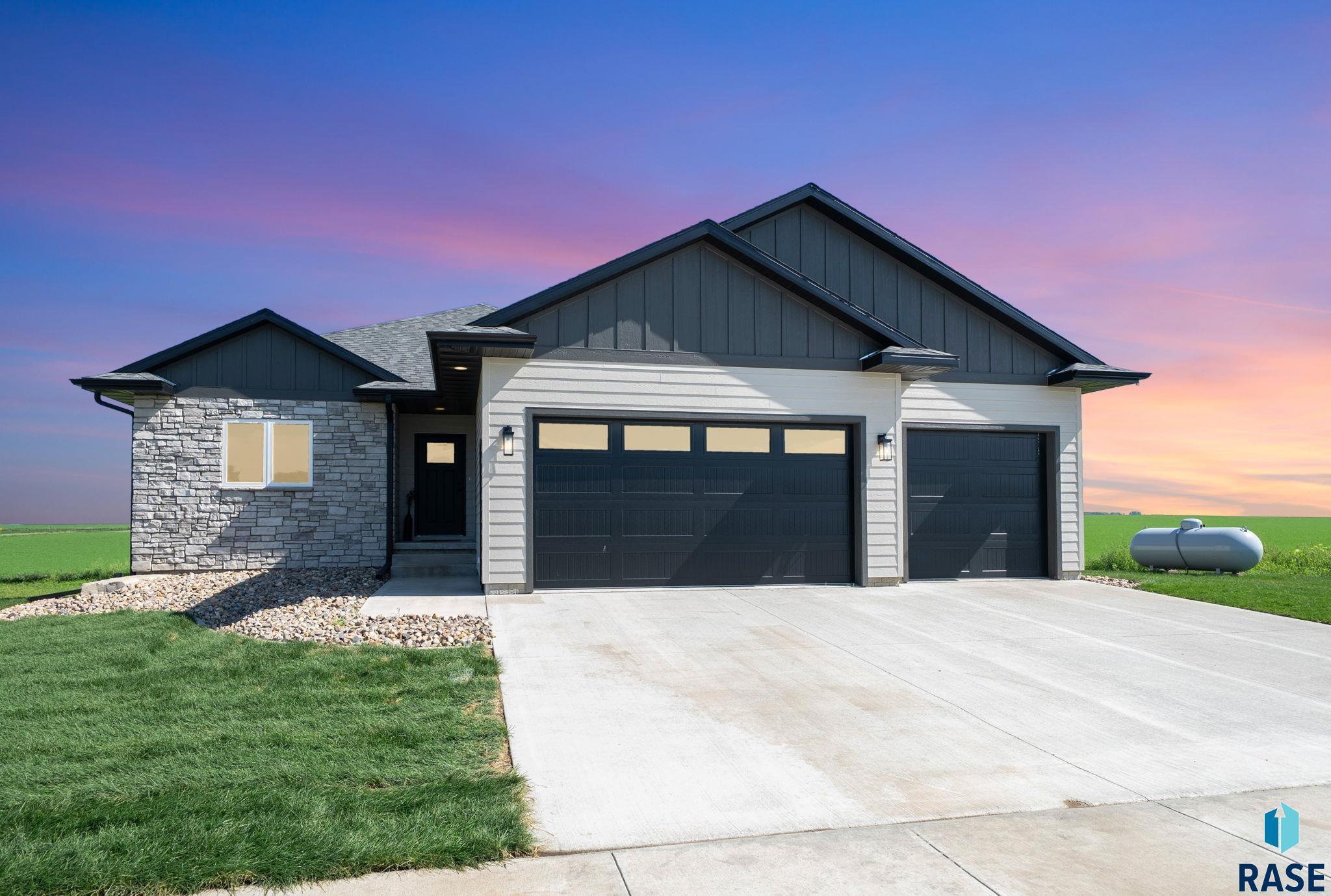 Property Photo: 1403 Castle St IA 51241