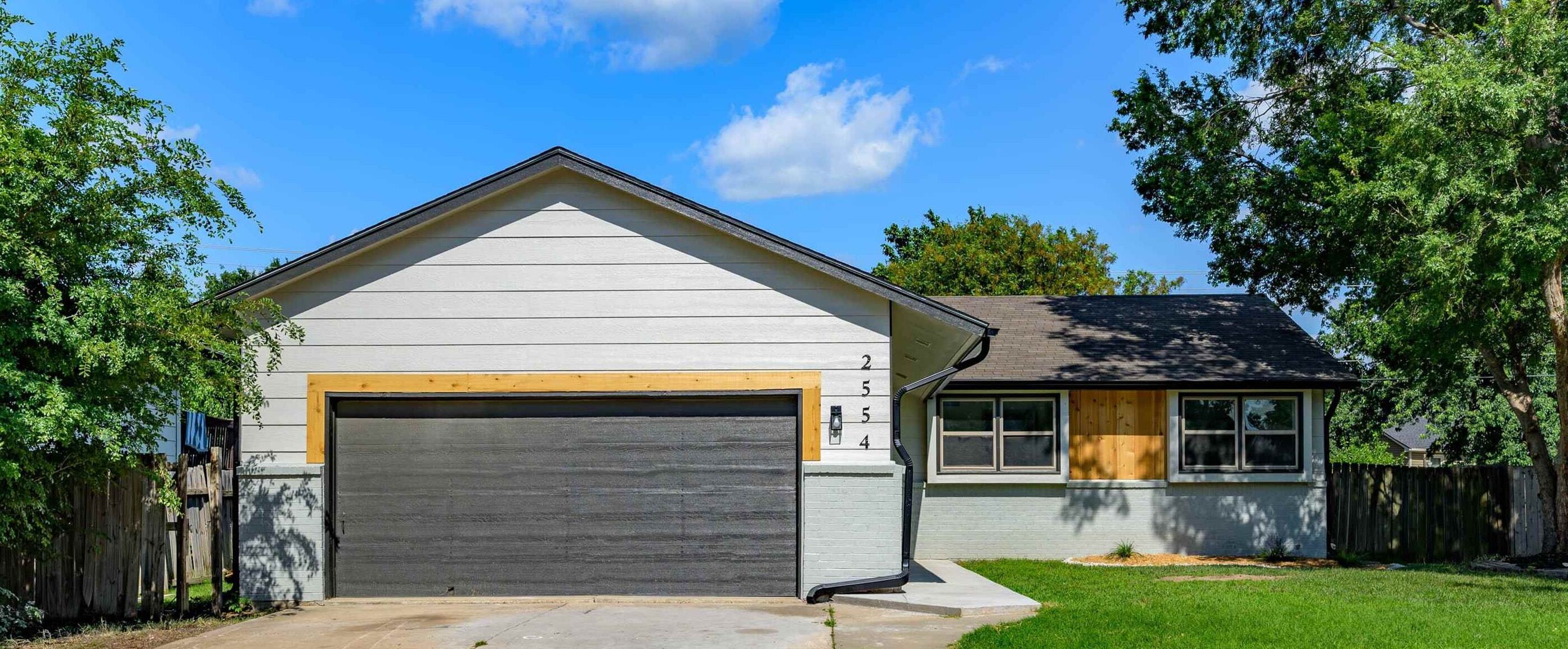 Property Photo: 2554 S Dalton St KS 67210-1909