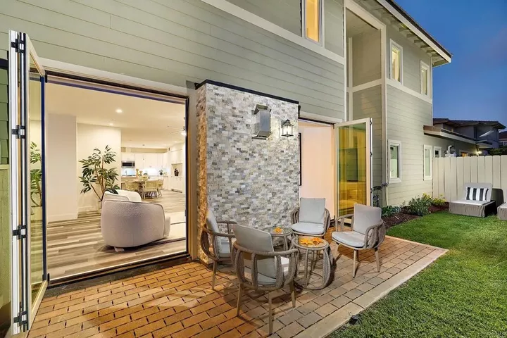 Property Photo: 1506 Alvarado St CA 92054