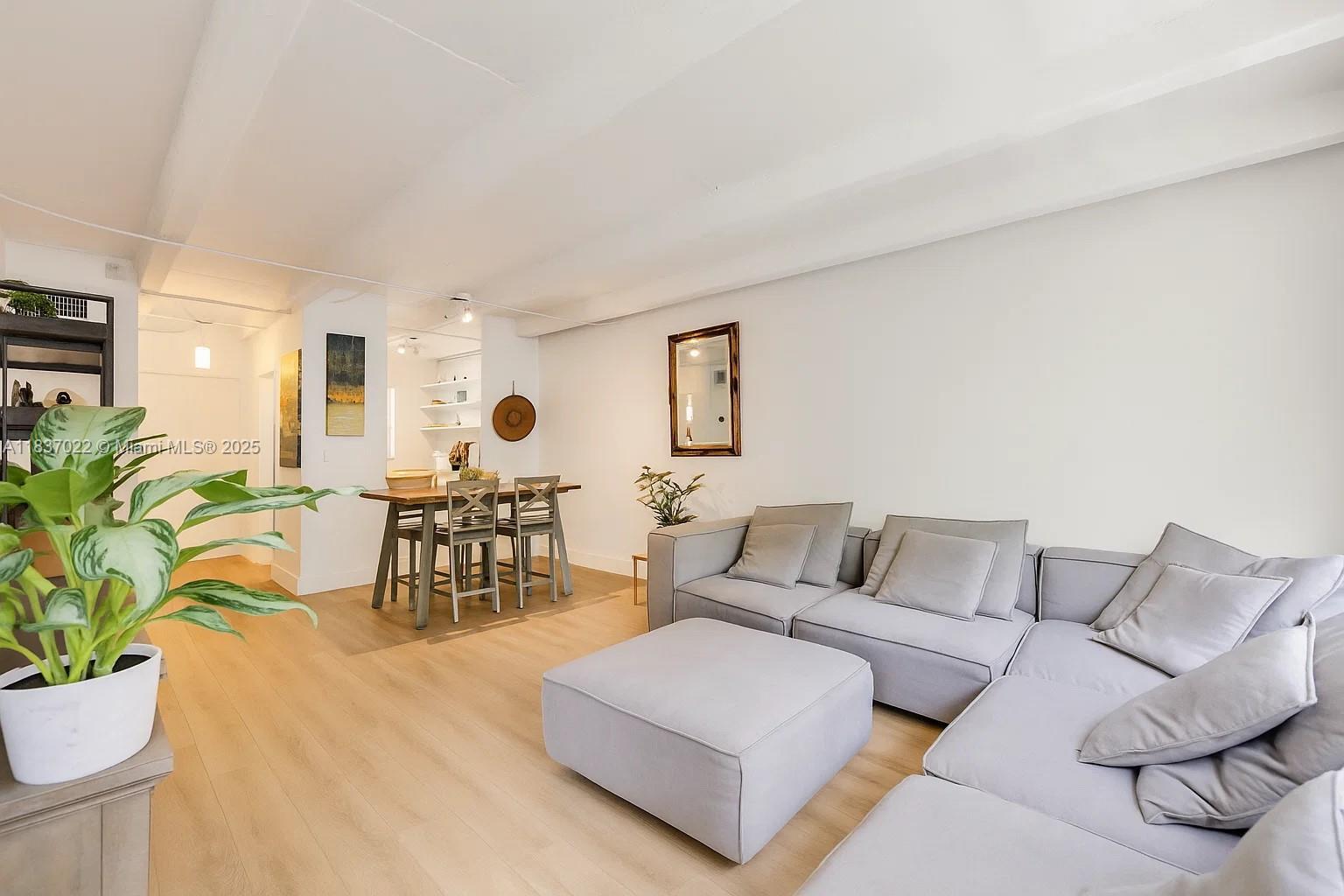 Property Photo: 325 Ocean Dr 206 FL 33139