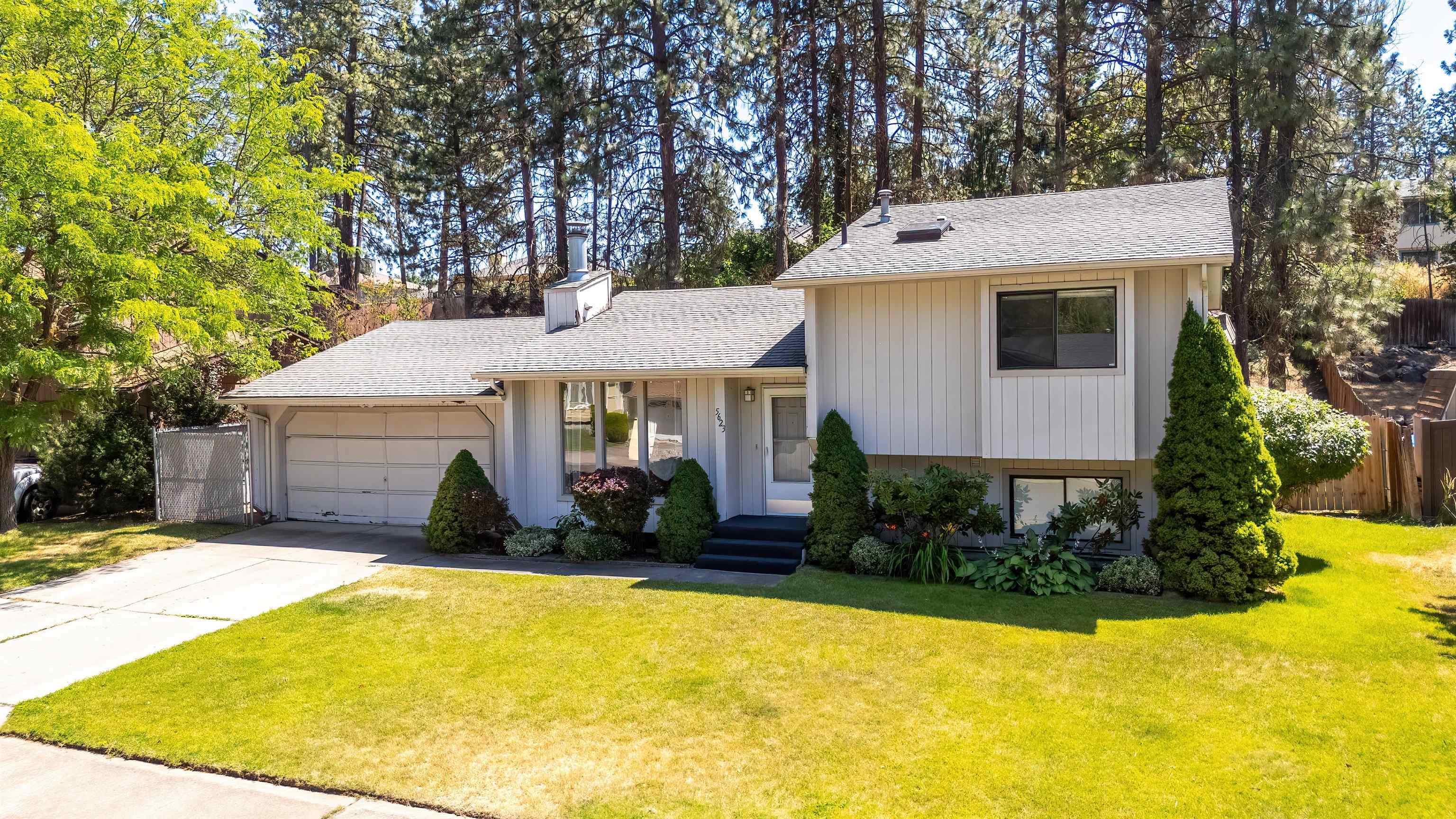 Property Photo: 5623 W Lyons Ct WA 99208