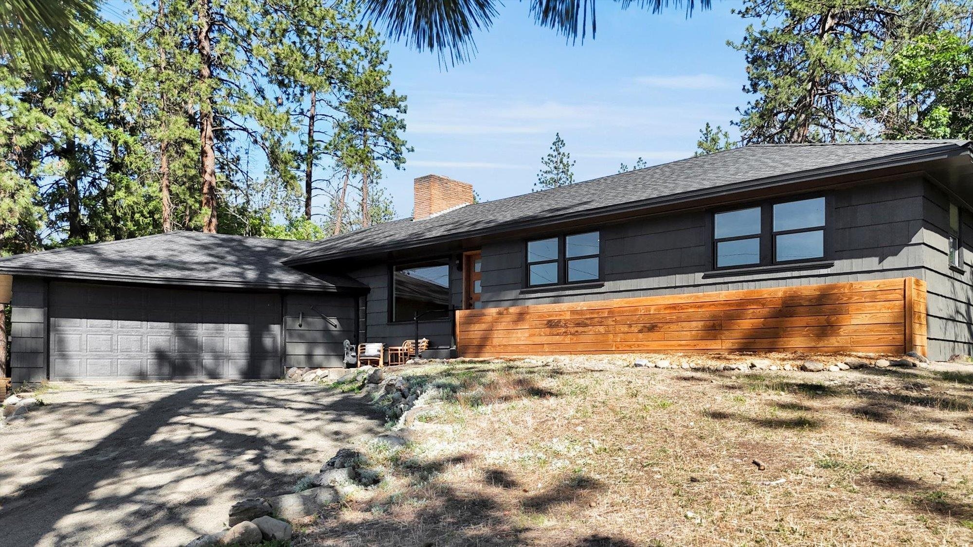 Property Photo: 525 S Granite Dr WA 99212