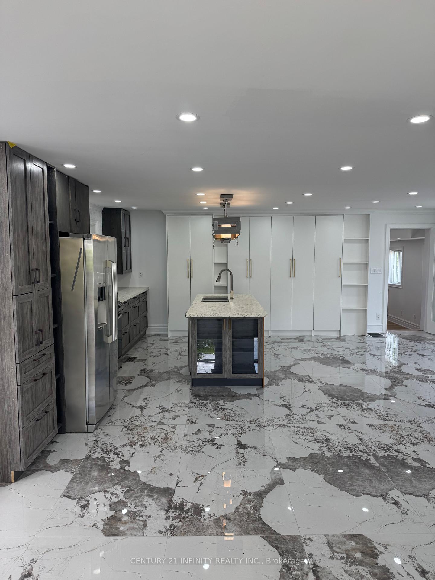 Property Photo: 77 Bridge Street E ON K7R 1J9