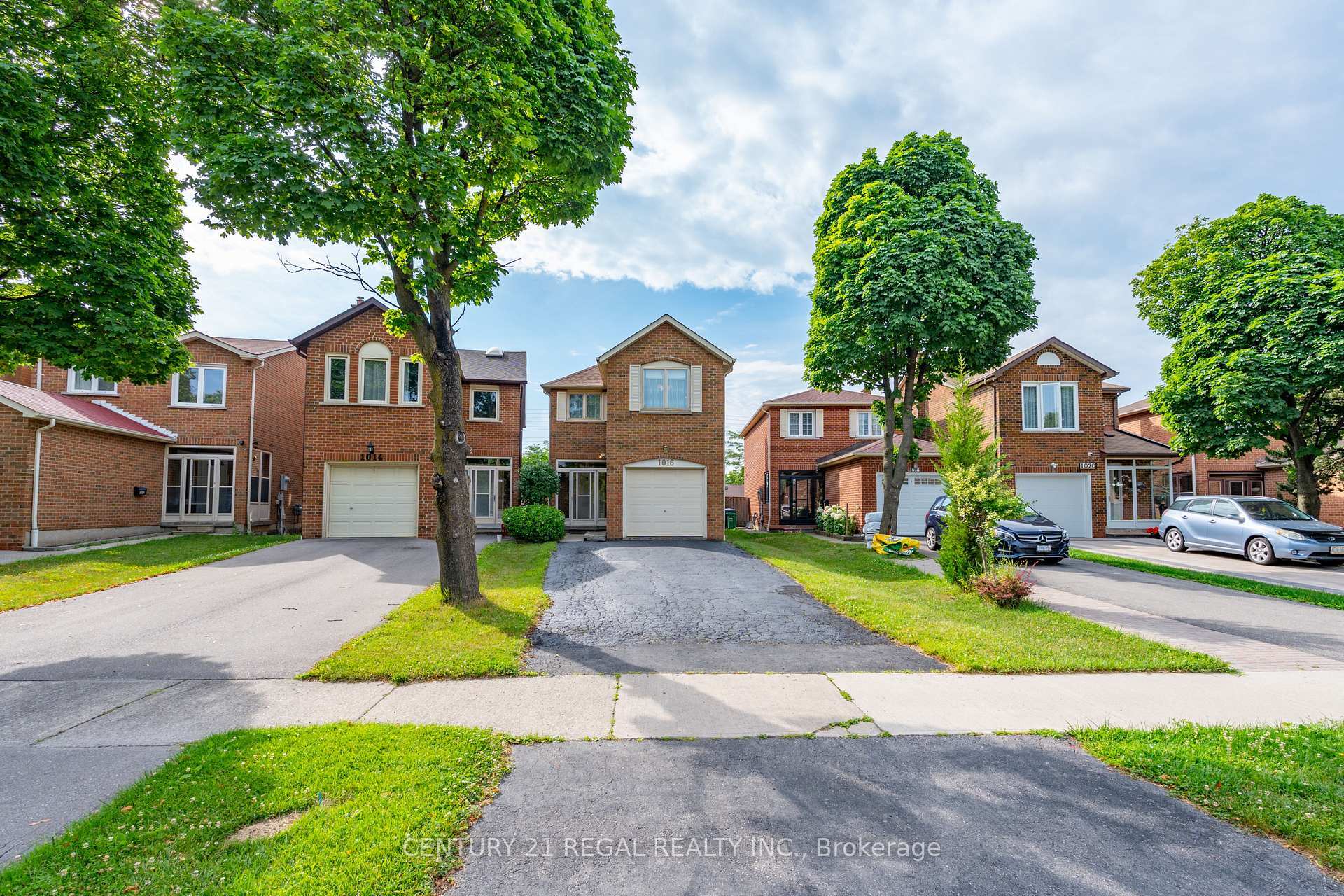 1016 Whispering Wood Drive  Mississauga ON L5C 3Z4 photo