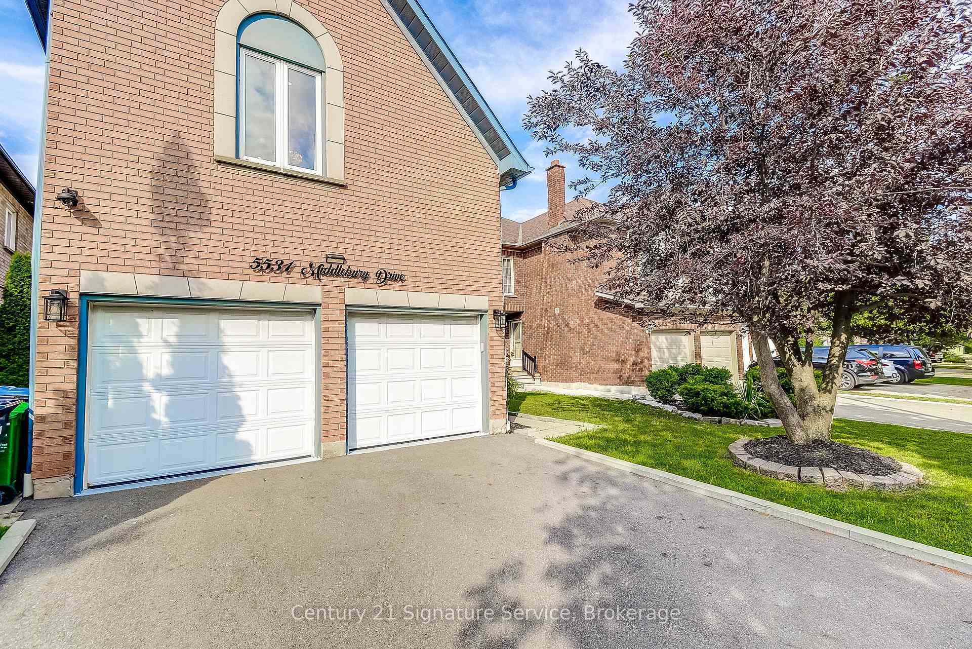Property Photo: 5531 Middlebury Drive ON L5M 5G7
