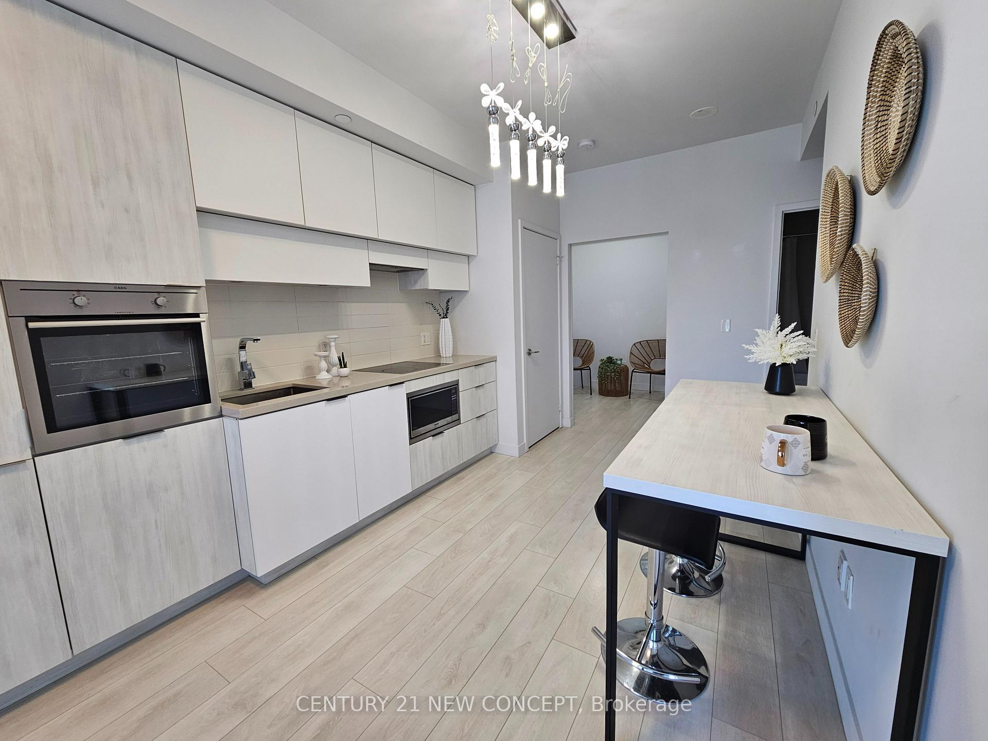 Property Photo: 8 Eglinton Avenue E 3412 ON M4P 0C1
