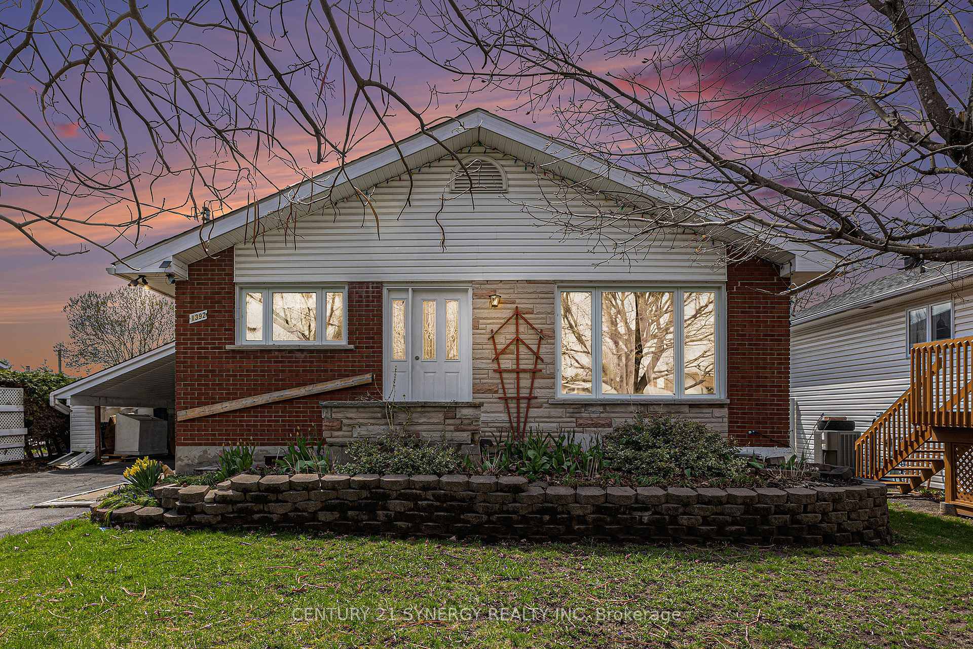 Property Photo:  1392 Aurele Street  ON K1B 3L3 