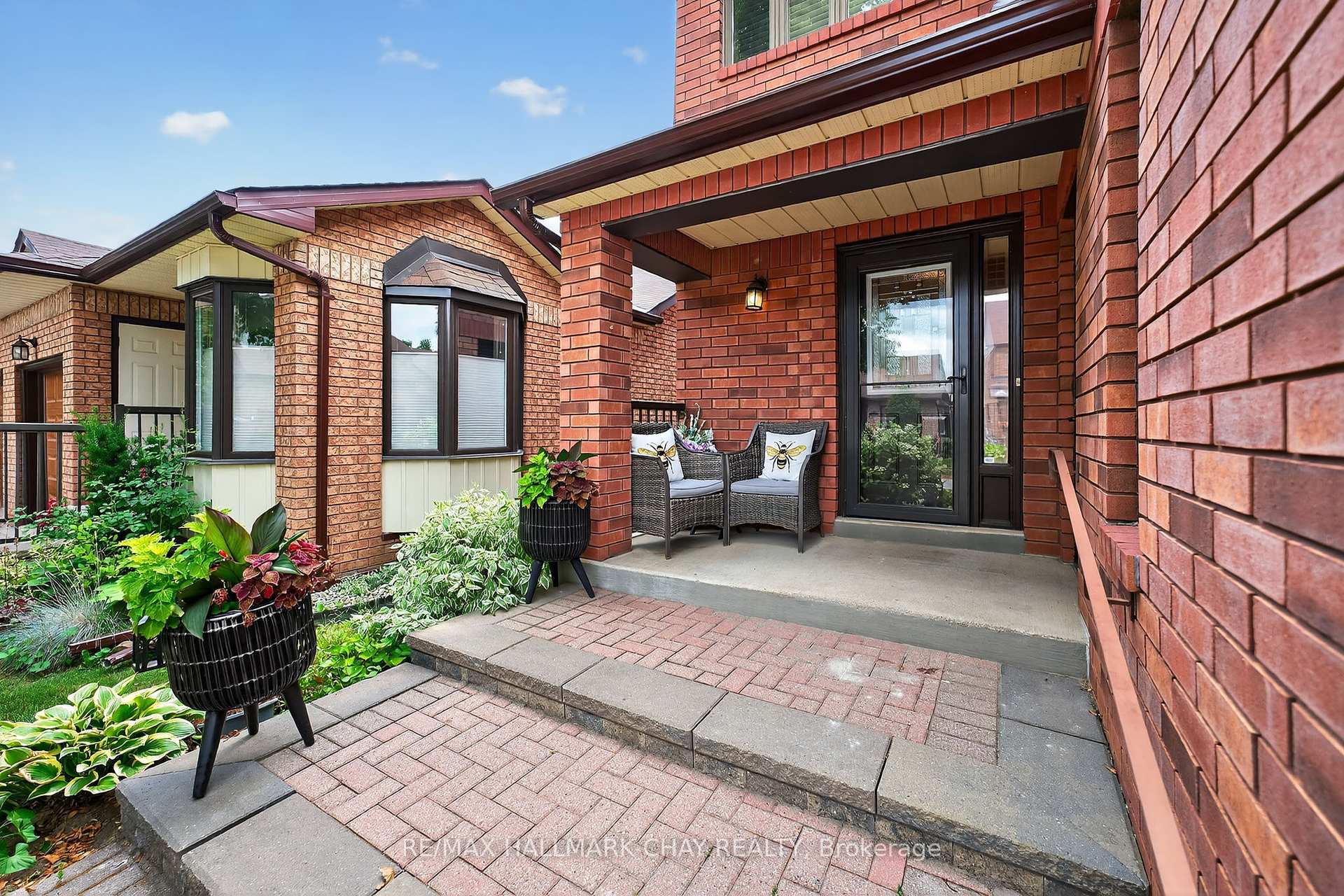 Property Photo:  135 Green Briar Road  ON L9R 1X9 