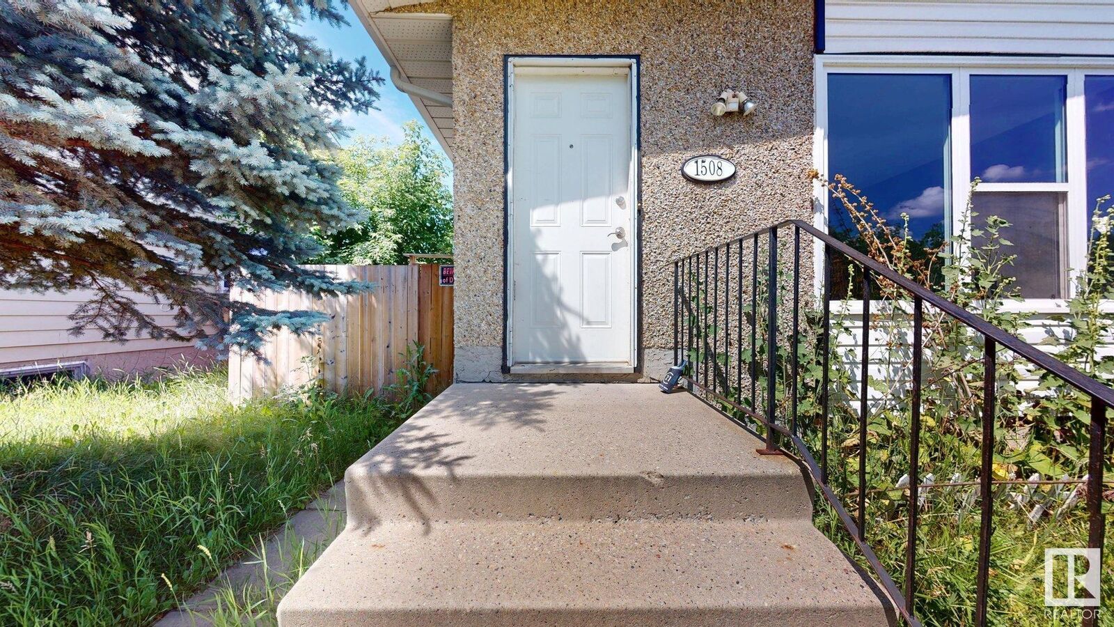 Photo de la propriété:  1508 62 Street NW  AB T6L 1S8 