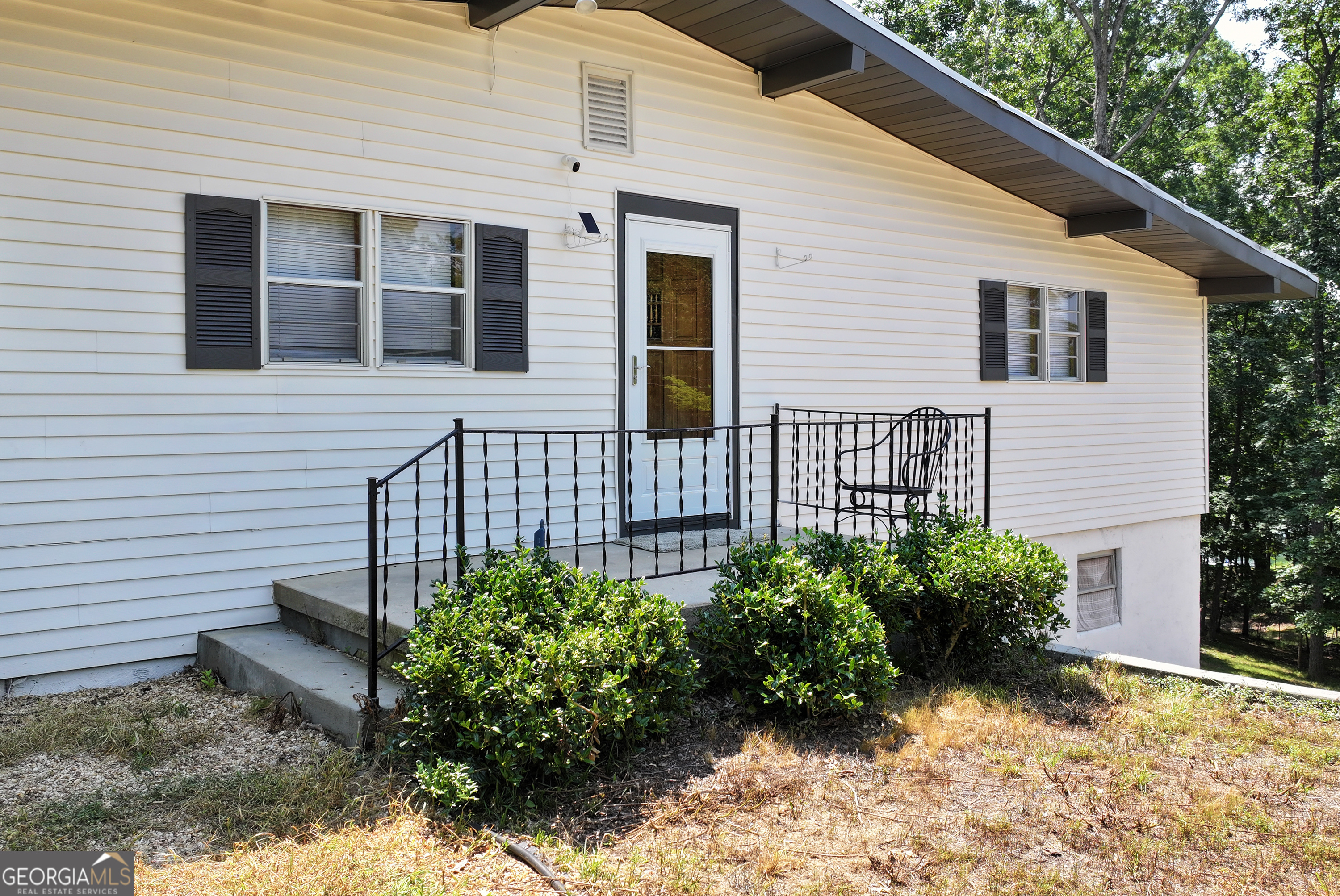 Property Photo: 5981 Warpath Road GA 30542