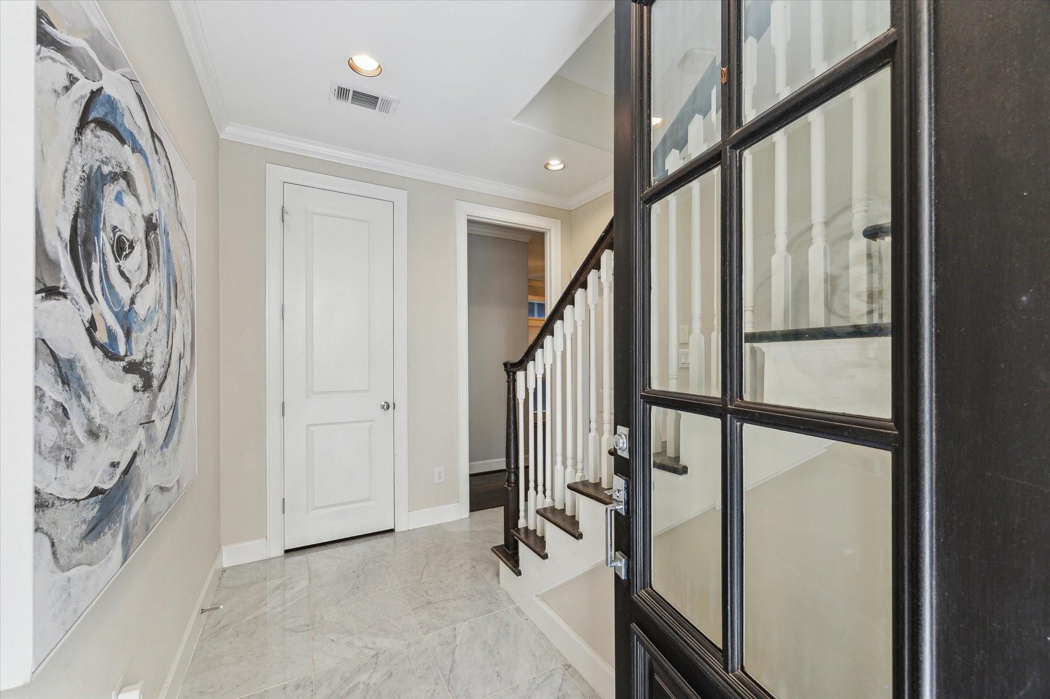 Property Photo: 521 W Bell Street TX 77019