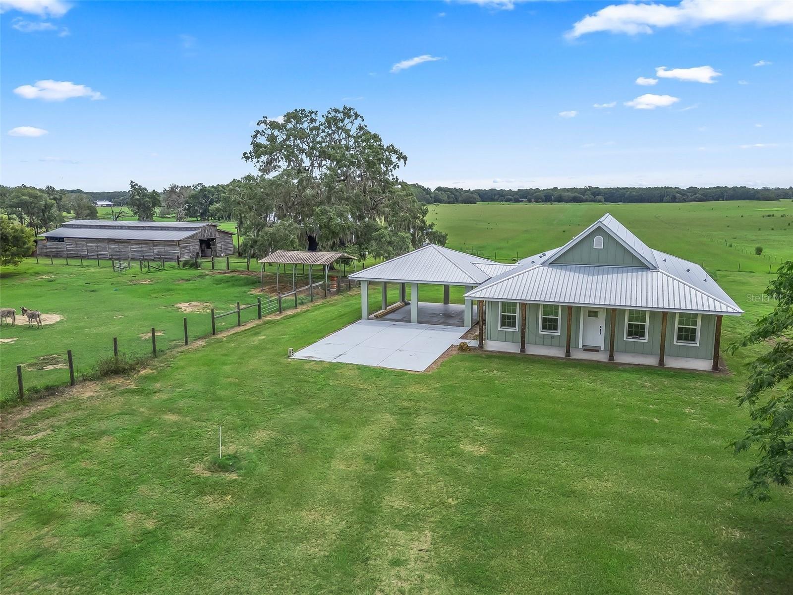 Property Photo: 8567 Cr 635 FL 33513