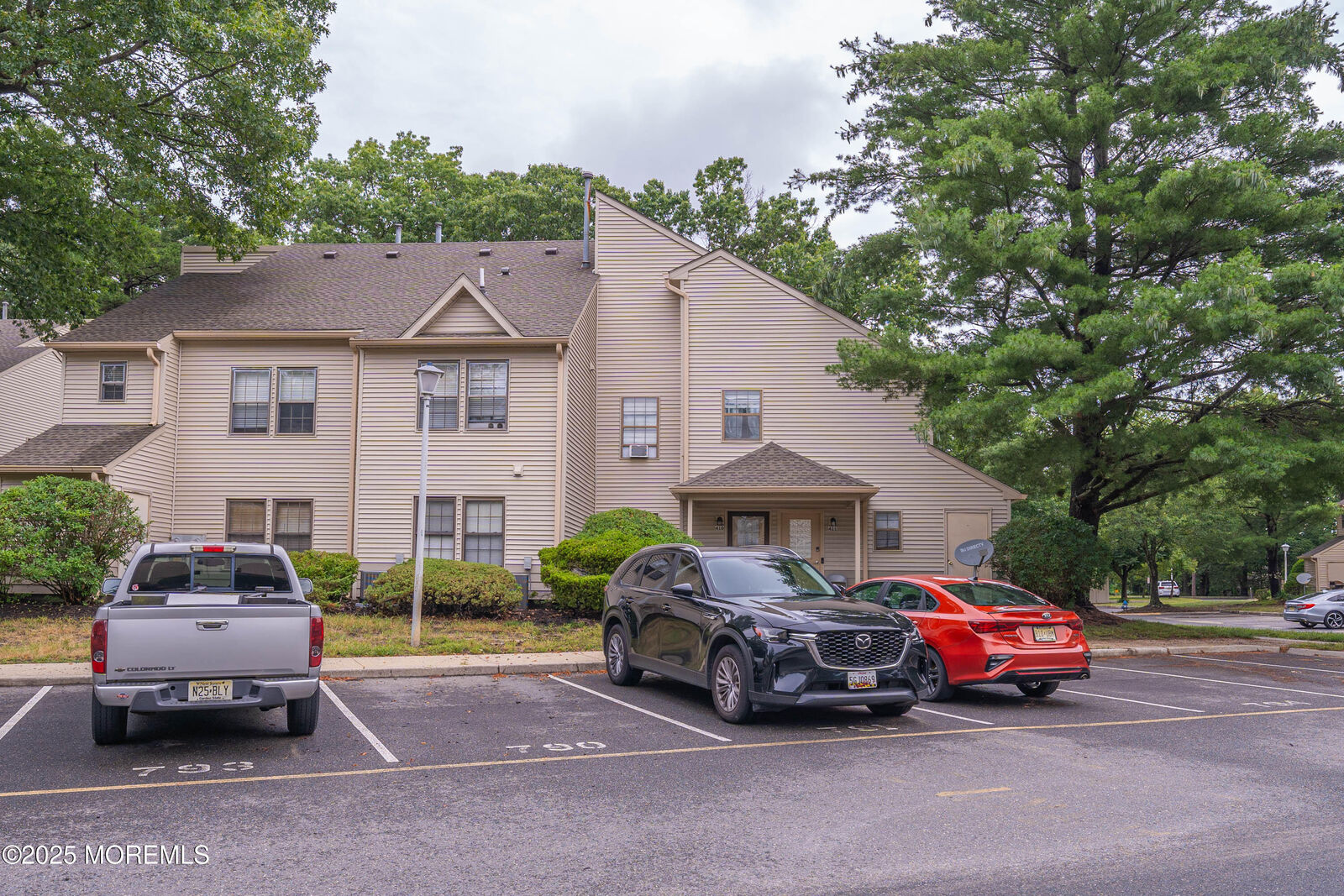 Property Photo:  410 Owls Nest Court  NJ 08527 