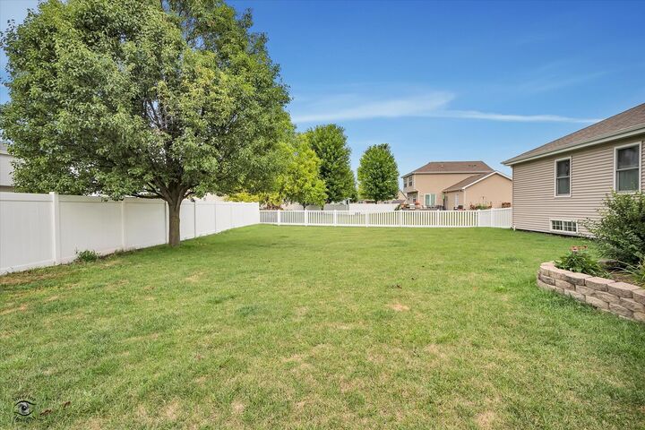 Property Photo: 1613 Stefanie Lane IL 60914