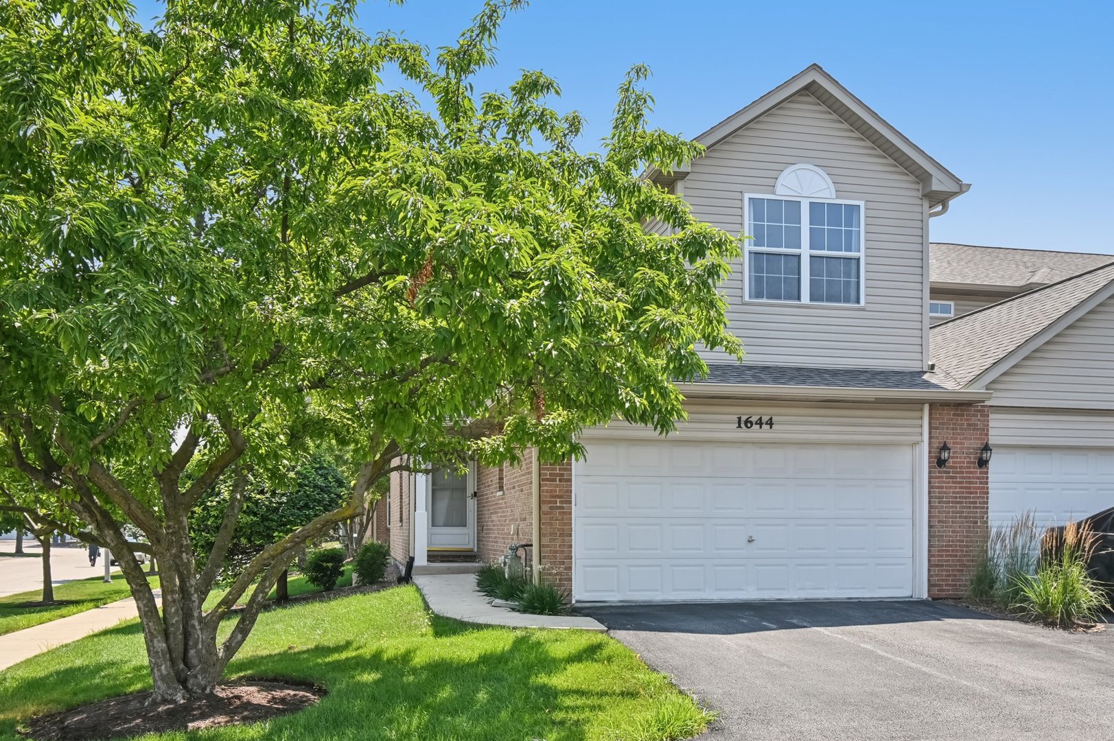 Property Photo: 1644 Windward Avenue IL 60563