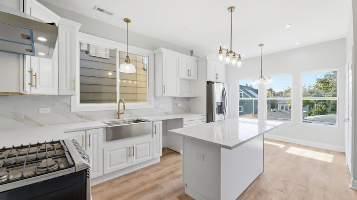 Property Photo: 1304 S 50th Avenue IL 60804