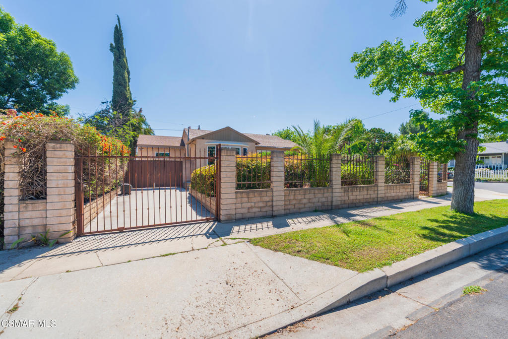 Property Photo:  6120 Zelzah Avenue  CA 91316 