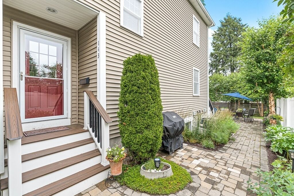 Property Photo:  143 Waverley St 143  MA 02478 