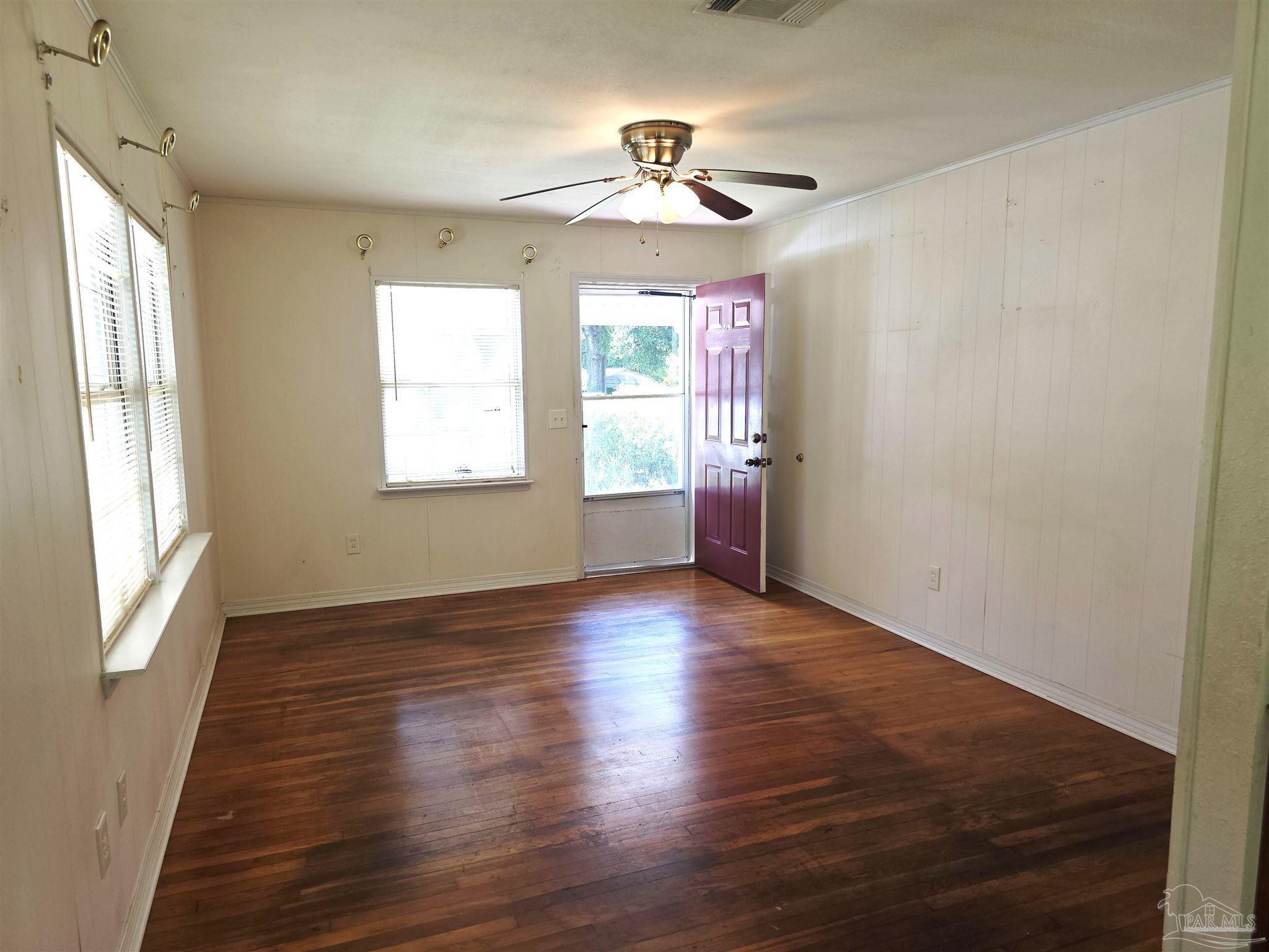 Property Photo: 3001 Torres Ave FL 32503