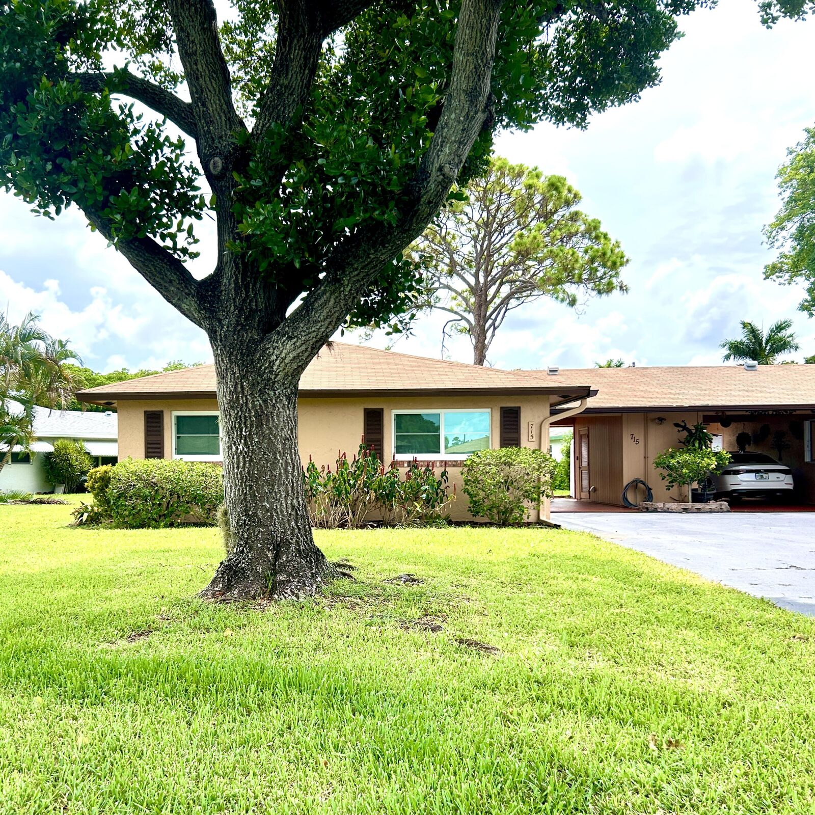 Property Photo: 715 Whippoorwill Lane FL 33445