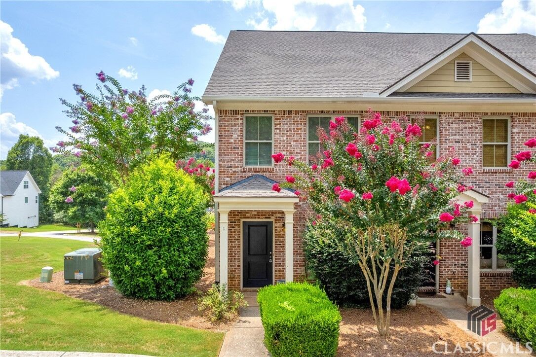 Property Photo:  200 Rivergrove Parkway 1  GA 30605 
