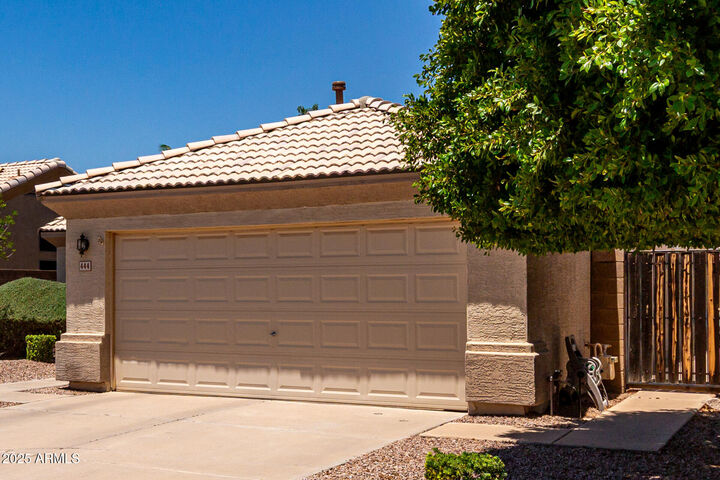 Property Photo: 444 W Comstock Court AZ 85233