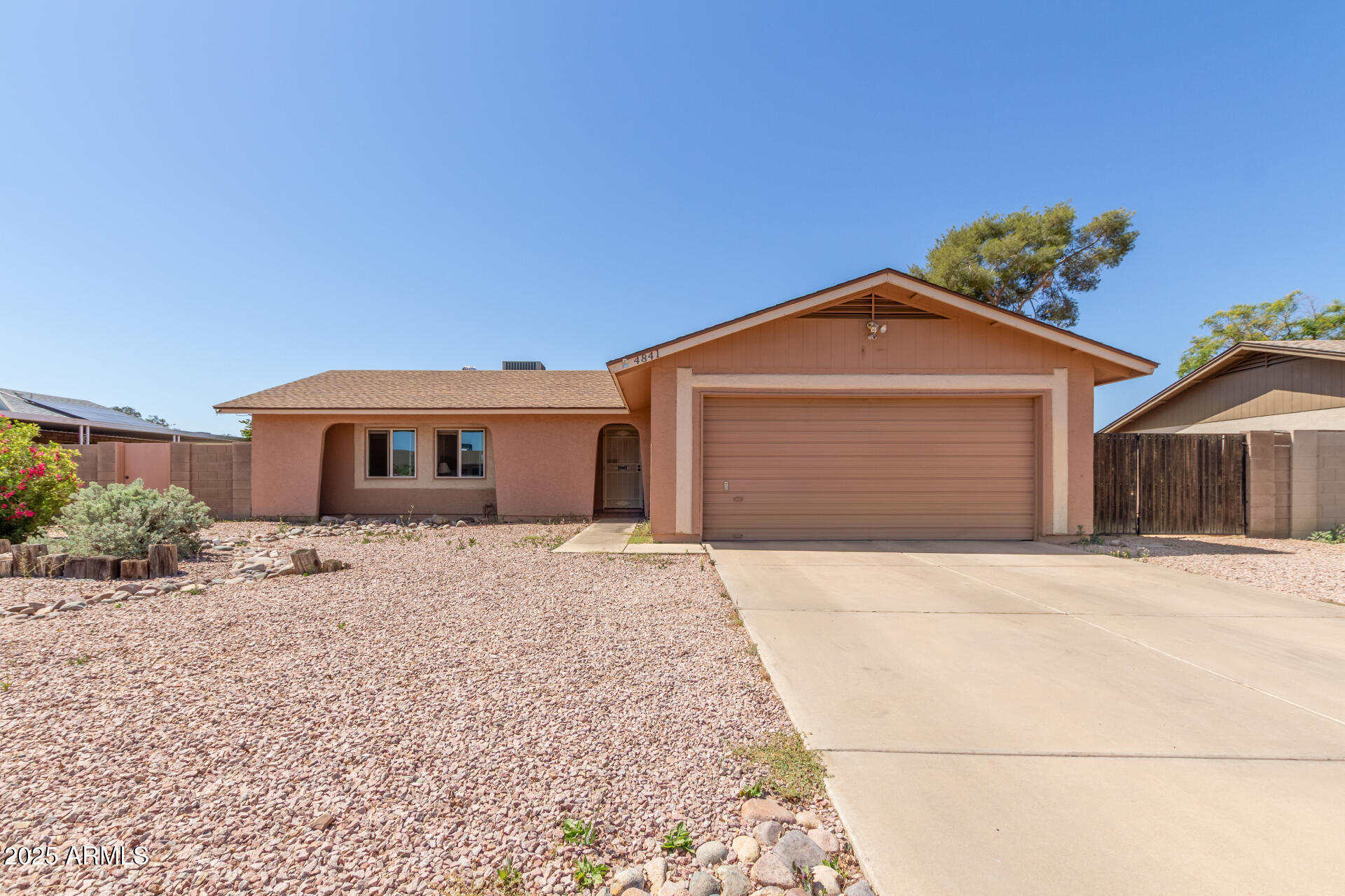 Property Photo: 4841 W Aire Libre Avenue AZ 85306