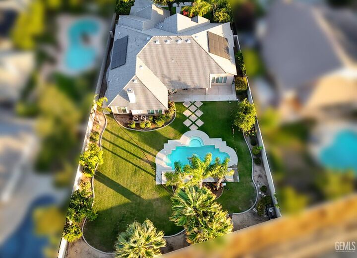 Property Photo: 12504 Crown Crest Drive CA 93311