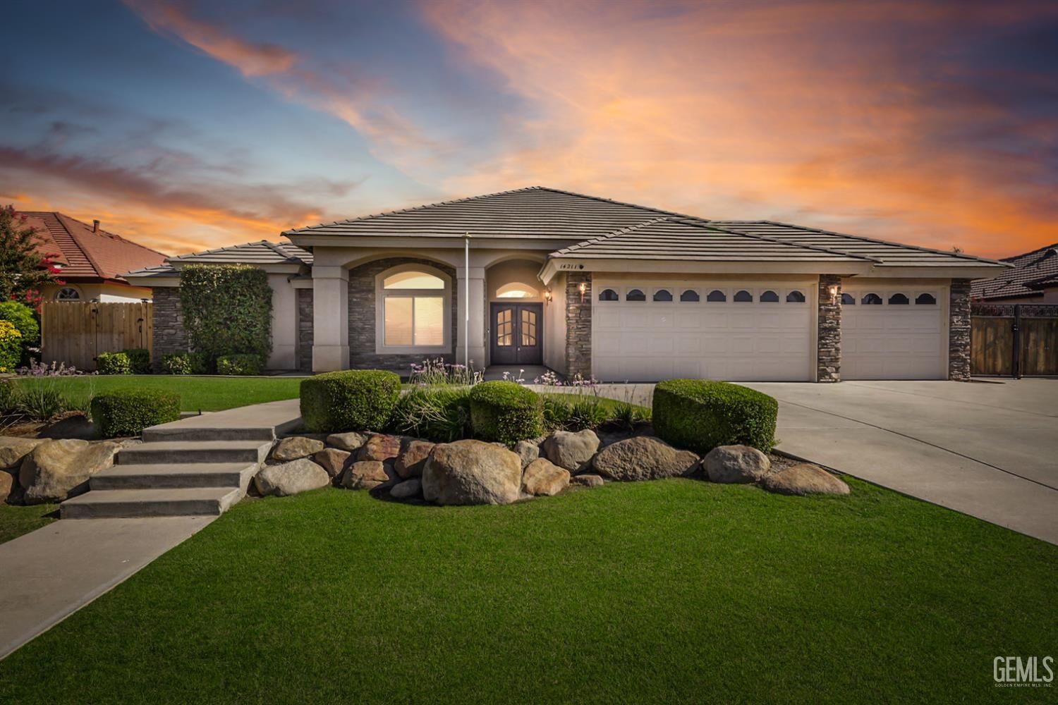 Property Photo: 14211 Cedar Creek Avenue CA 93314