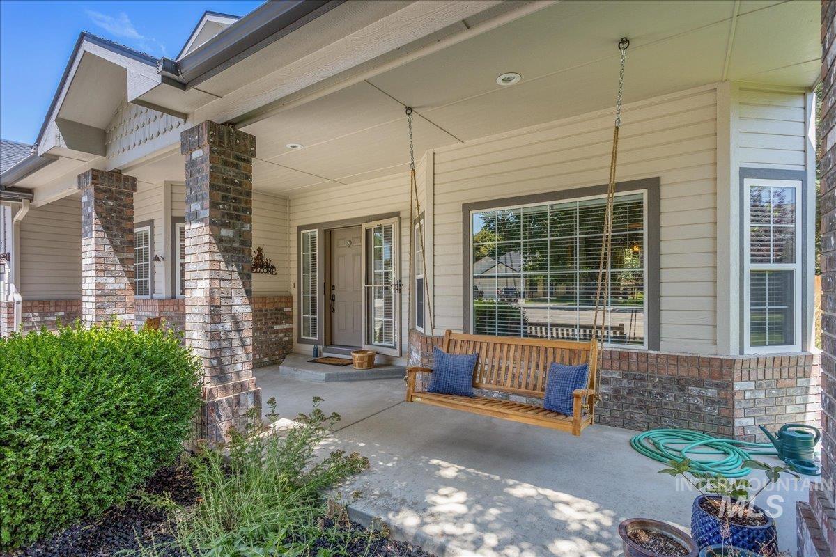 1712 E Myrtle Beach Ct  Eagle ID 83616-5365 photo