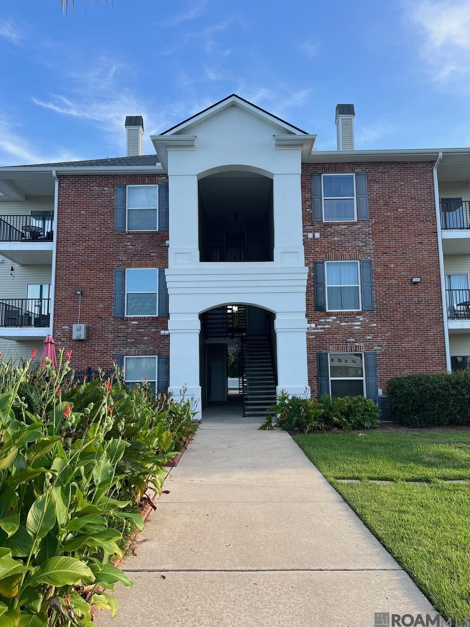Property Photo: 12430 River Highlands #G LA 70774