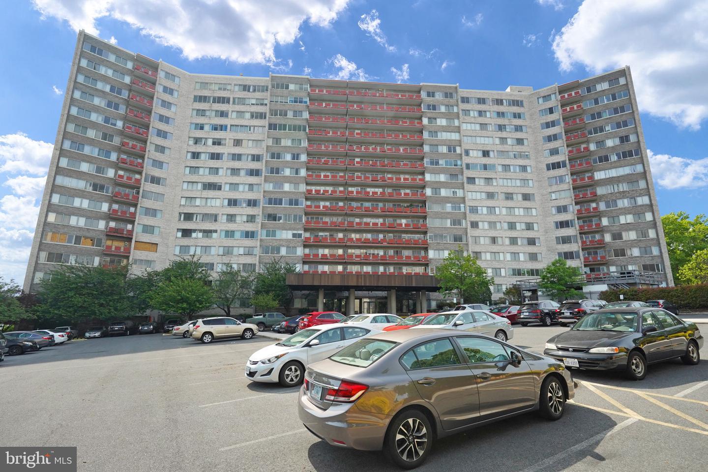 Property Photo: 5340 Holmes Run Parkway 1503 VA 22304