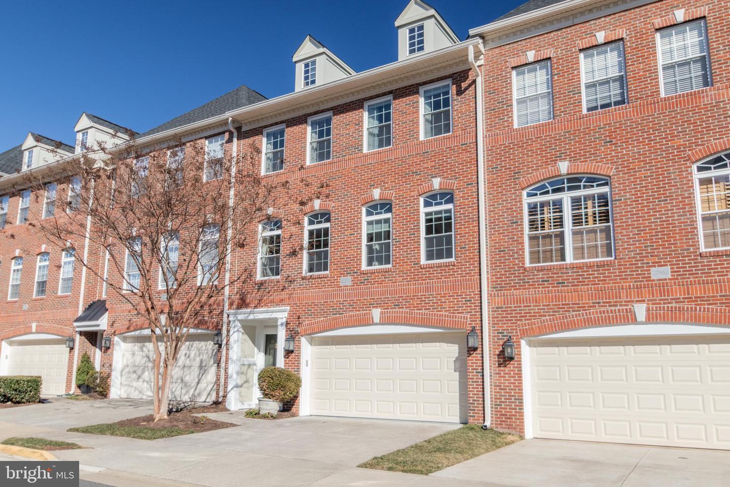 Property Photo: 20366 Clover Field Terrace VA 20165