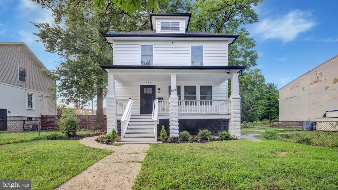 Property Photo:  1005 Savannah Street SE  DC 20032 