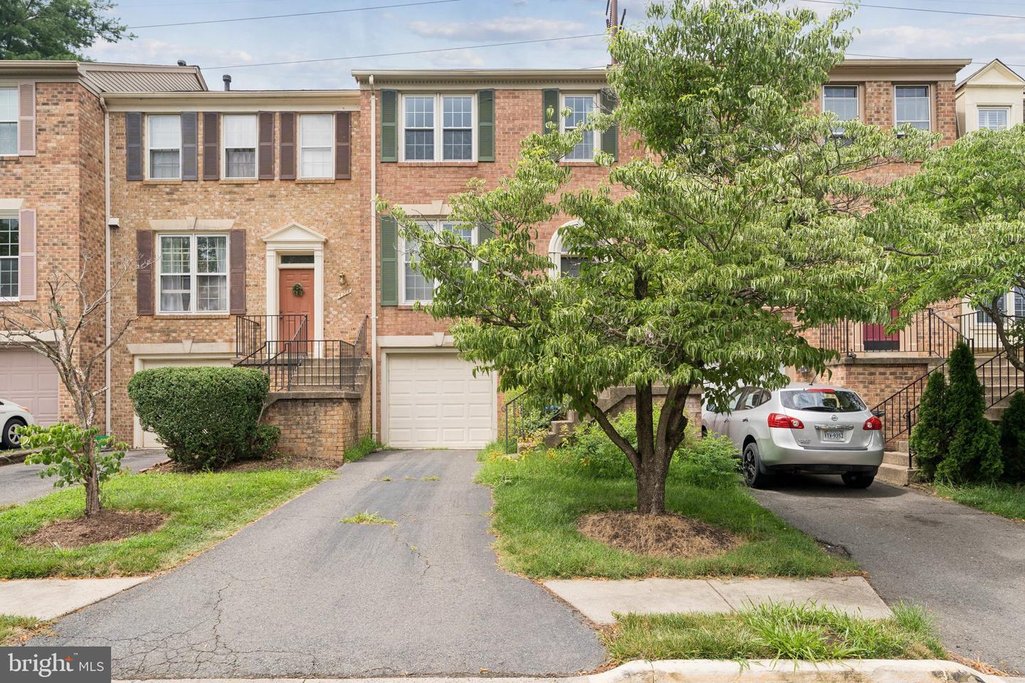 Property Photo:  4262 Fox Lake Drive  VA 22033 